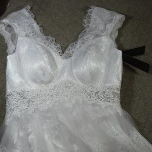 NWT Suzhou Size 6 A-Line Bridal Gown - See video